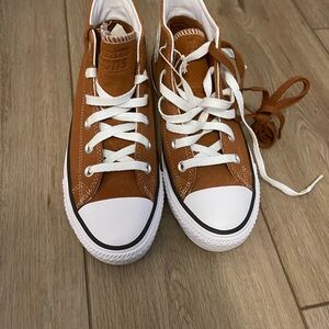 Get ready for the fall! Brand new women’s 7.5 high top chucks super cool color